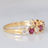 Mezzo eternity vintage in oro giallo 18K con rubini (0.40ctw ca.) e diamanti di taglio brillante (0.50ctw ca.), anni ‘80
