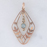 Pendente antico lavalier in oro giallo 9K con pasta di vetro azzurra e perline bianche, anni ‘10/‘20