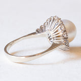 Vintage-Gänseblümchen-Ring aus 18 Karat Weißgold mit weißen Perlen und Diamanten (ca. 0.18 ctw), 70er Jahre
