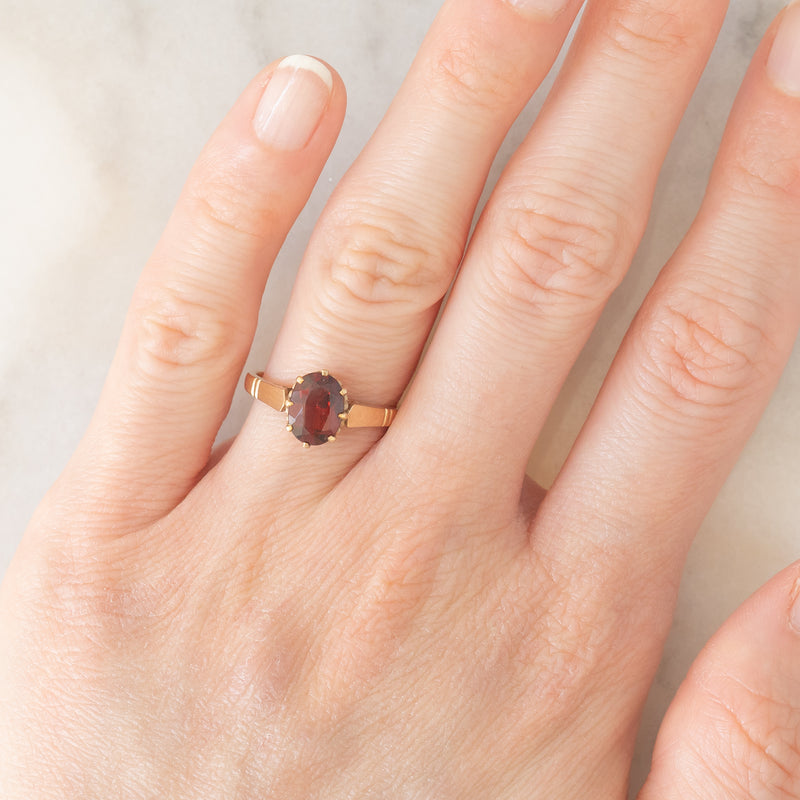 Solitario antico in oro giallo 9K con granato (1.20ct ca.), anni ‘20/‘30
