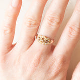 Antiker Ring aus 16-karätigem Gelbgold mit Diamant im Rosettenschliff, Rubinen und weißen Perlen, Ende des 800./Anfang des 900. Jahrhunderts