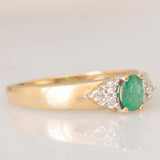 Vintage 9K yellow gold band ring with emerald (0.25ct approx.) and diamonds (0.12ctw approx.)