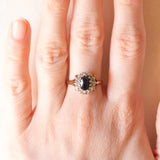 Vintage-Gänseblümchenring aus 9-karätigem Gelb- und Weißgold mit Saphir (ca. 0.90 ct) und Diamanten (ca. 0.12 ctw), 1989