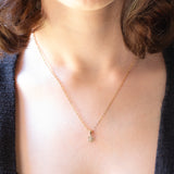 Vintage-Halskette aus 9-karätigem Gelbgold mit Blumenanhänger aus 9-karätigem Gelbgold und Diamanten (ca. 0.07 ctw)