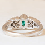 Anello vintage in oro bianco 18K con smeraldo (0.50ct ca.) e diamanti di taglio brillante (0.50ctw ca.)
