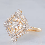 Anello vintage in oro giallo e bianco 14K con diamanti di taglio brillante e baguette (0.75ctw ca.), anni ‘70/‘80