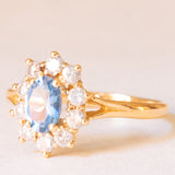 Vintage-Gänseblümchenring aus 18-karätigem Gelbgold mit blauem Topas (ca. 0.80 ct) und Diamanten im Brillantschliff (ca. 0.50 ctw), 70er Jahre