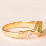 Vintage 18K yellow gold ring with peridot (0.75ct approx.) and diamonds (0.06ctw approx.), 70s/80s