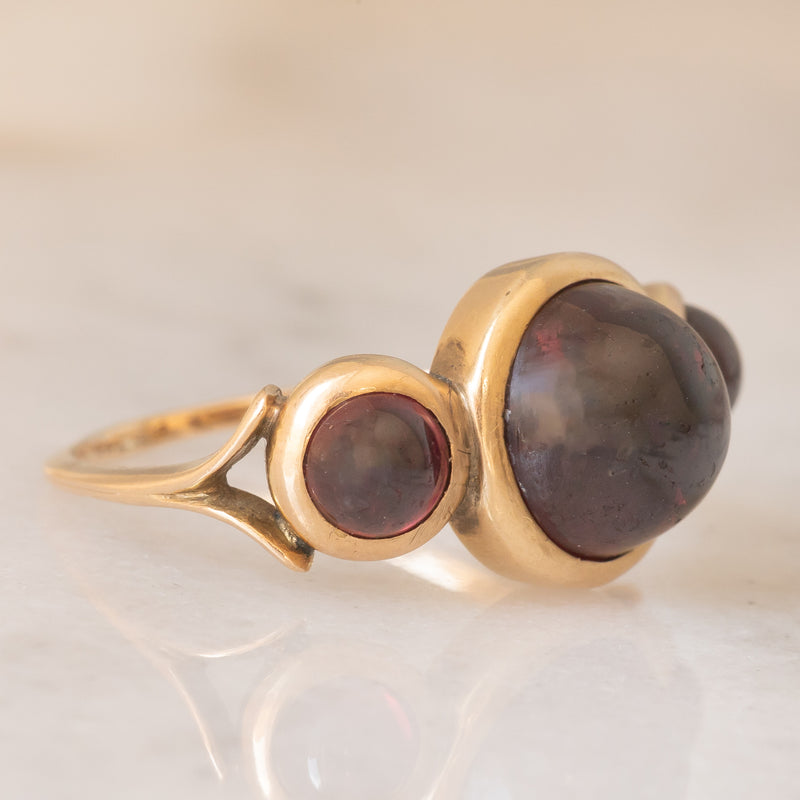 Trilogy vintage in oro giallo 14K con granati di taglio cabochon (5.50ctw ca.), anni ‘40/‘50