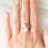 Anello contrarier vintage in oro bianco 18K con perle bianche e diamanti di taglio rosetta (0.36ctw ca.), anni ‘50/‘60