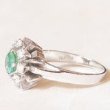 Vintage 14K white gold daisy ring with green tourmaline (0.70ct approx.) and brilliant cut diamonds (0.50ctw approx.), 70s