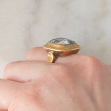 Anello da cocktail vintage in oro giallo 8K con spinello azzurro sintetico (7ct ca.), anni ‘60/‘70