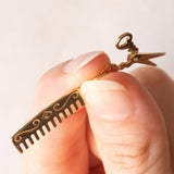 Paar Vintage-Anhänger in Kamm- und Scherenform