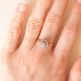 Vintage-Blumenring aus 9-karätigem Gelb- und Weißgold mit Diamanten (ca. 0.25 ctw), 1986