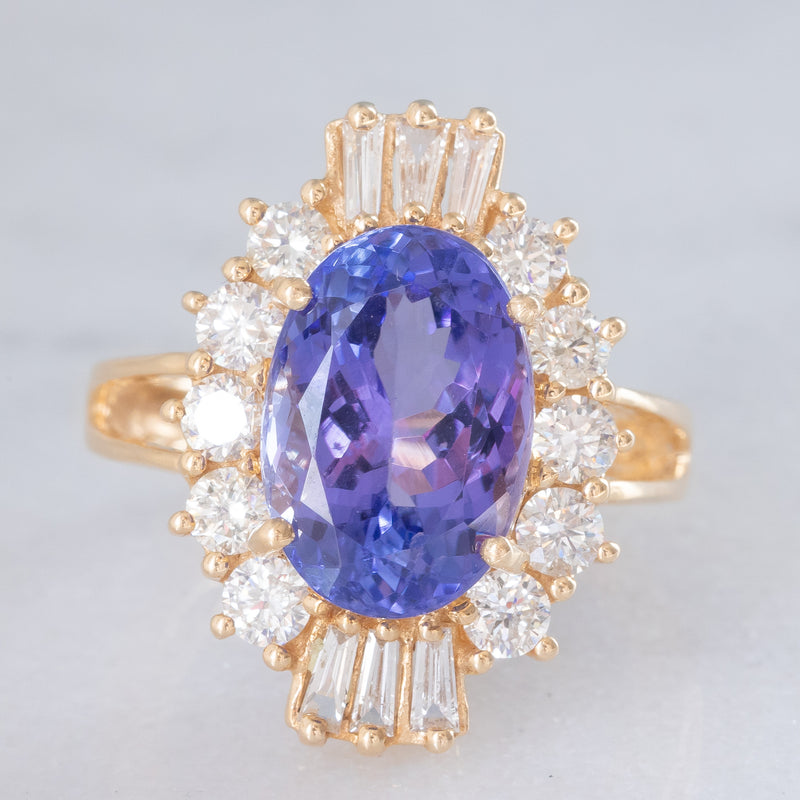 Anello ballerina vintage in oro giallo 14K con tanzanite (5.60ct ca.) e diamanti di taglio brillante e tapered (1.30ctw ca.), anni ‘70/‘80