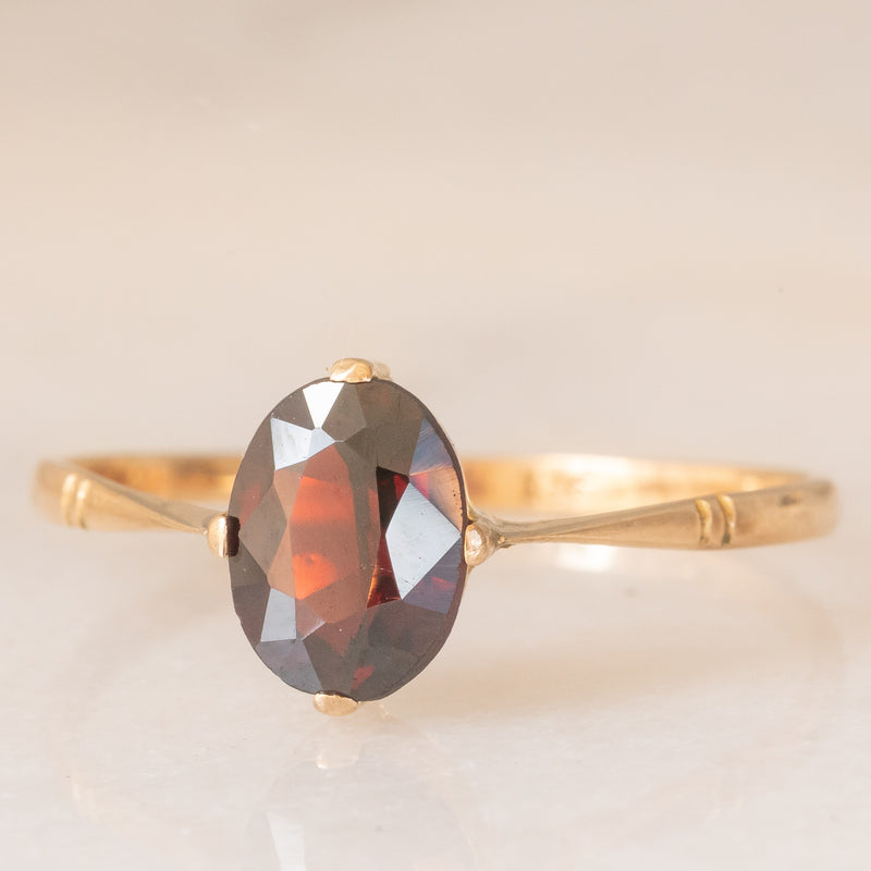 Solitario antico in oro giallo 9K con granato (1.10ct ca.), anni ‘10/‘20