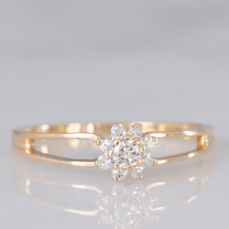 Anello a margherita in oro giallo 9K con diamanti (0.20ctw ca.), anno 1975