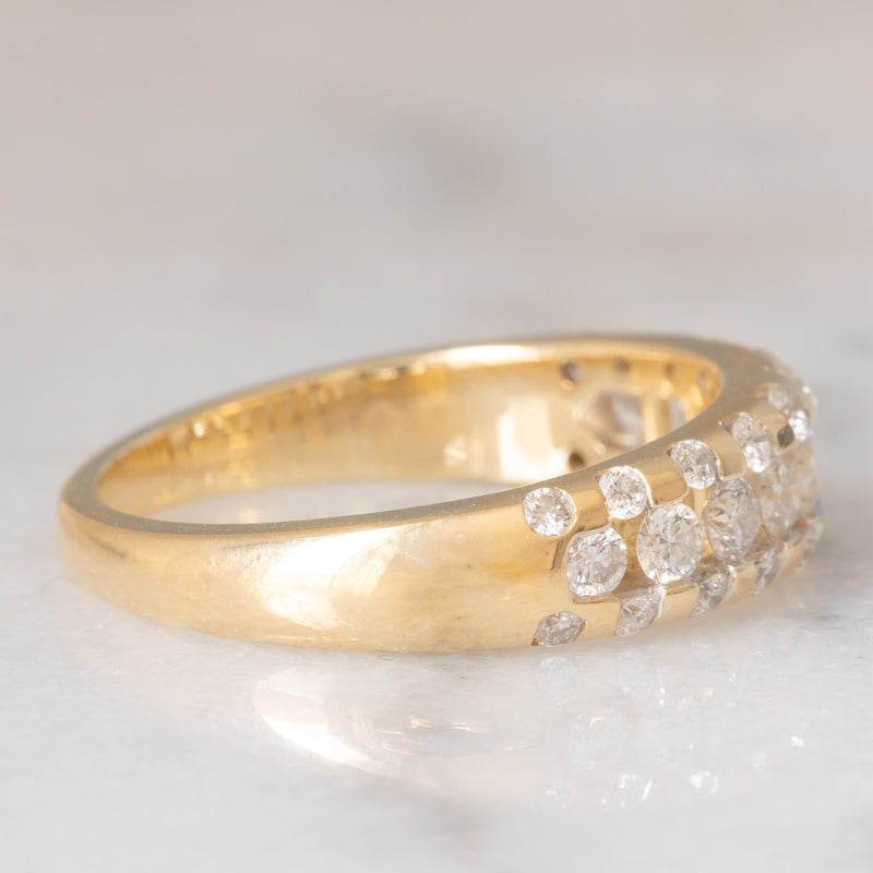 Anello a fascia vintage in oro giallo 14K con diamanti di taglio brillante (0.82ctw ca.), anni ‘80