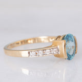 Anello in oro giallo 9K con zircone azzurro (1.63ct) e zirconi bianchi