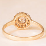 Anello a margherita in oro giallo e bianco 14K con diamanti di taglio brillante (0.41ctw ca. e centrale fancy brown), anni ‘70/‘80