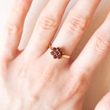 Vintage Gänseblümchenring aus 9-karätigem Gelbgold mit Granaten, 1976