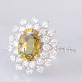 Anello a fiore vintage in platino con topazio verde (2.76ct) e diamanti (1.11ctw), anni ‘2000