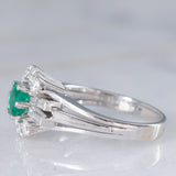 Anello ballerina vintage in oro bianco 14K con smeraldo (0.50ct ca.) e diamanti di taglio brillante e baguette (1ctw ca.), anni ‘70/‘80