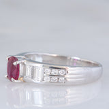 Anello a fascia vintage in platino con rubino (0.60ct) e diamanti (0.60ctw), anni ‘80