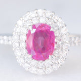 Anello a margherita moderno in platino con rubino (1.51ct) e diamanti (0.72ctw), anni ‘2000