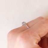 Anello vintage in oro bianco 9K con tanzanite (0.20ct ca.) e diamanti, anni ‘90