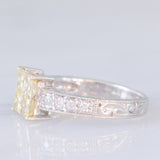 Anello vintage in oro bianco 18K con diamanti fancy gialli (1.23ctw) e diamanti bianchi (0.22ctw), anni ‘80/‘90
