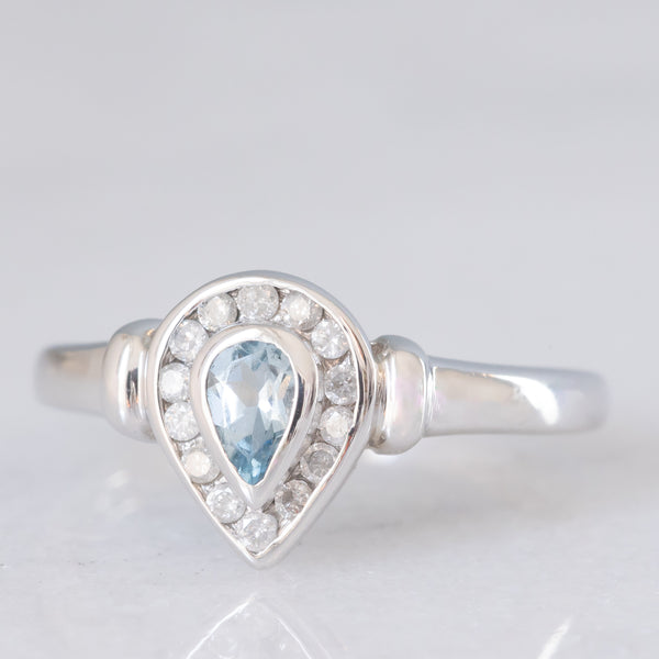 Anello vintage in oro bianco 9K con acquamarina (0.20ct ca.) e diamanti di taglio brillante (0.14ctw ca.), anni ‘90