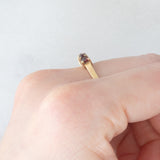 Anel vintage em ouro amarelo 9K com granadas (aproximadamente 0.50 ct), década de 70.