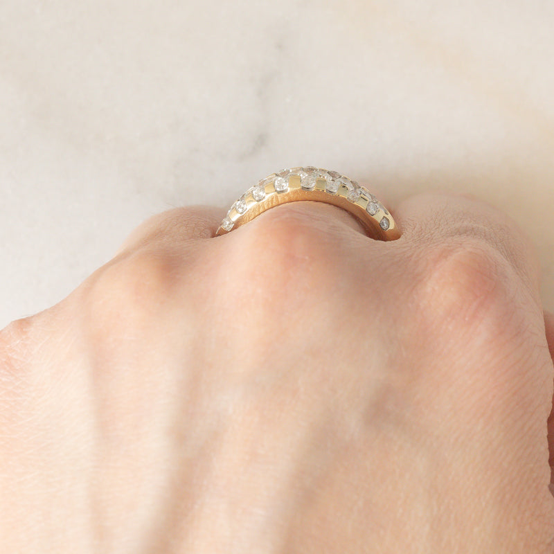 Anello a fascia vintage in oro giallo 14K con diamanti di taglio brillante (0.82ctw ca.), anni ‘80