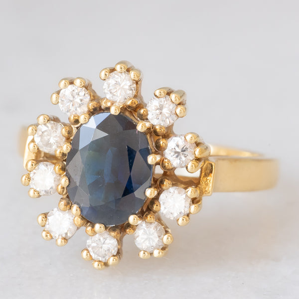 Anello a margherita vintage in oro giallo 14K con zaffiro (1.30ct ca.) e diamanti di taglio brillante (0.47ctw ca.), anni ‘60/‘70