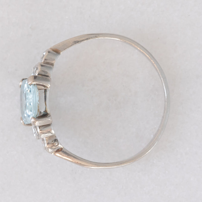 Anello vintage in platino con acquamarina (1.40ct ca.) e diamanti (0.18ctw ca.), anni ‘70