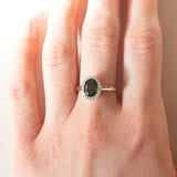 Vintage-Gänseblümchen-Ring aus 9-karätigem Gelb- und Weißgold mit Diopsid (ca. 1.40 ct) und Diamanten (ca. 0.20 ctw), Jahr 2006