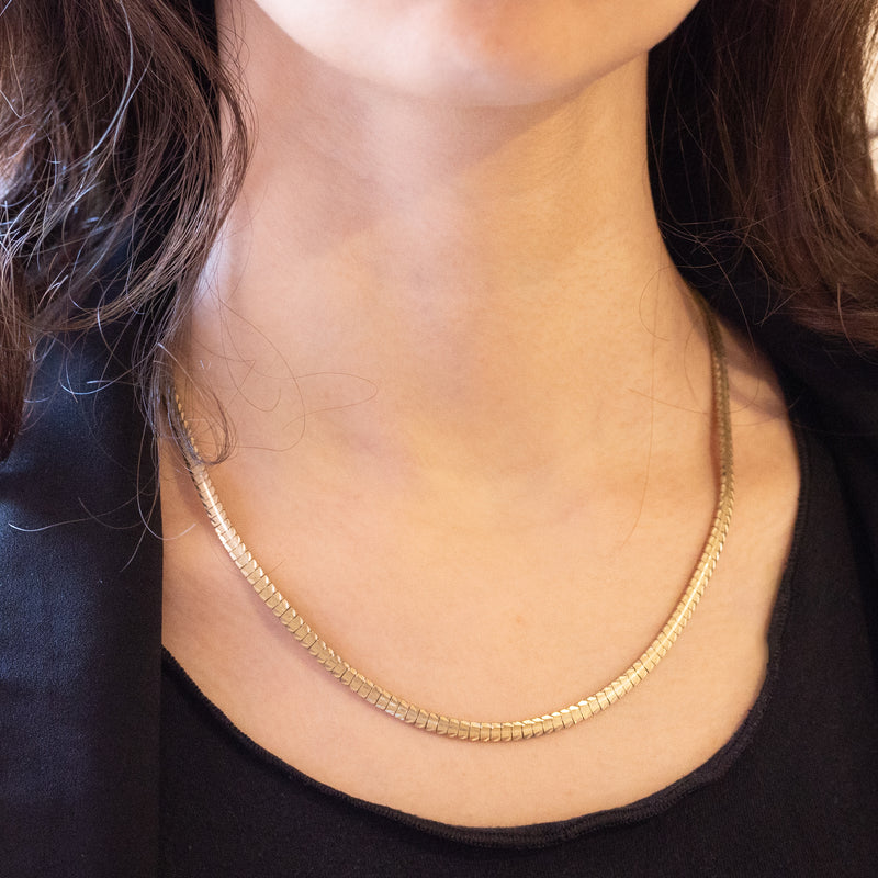 Collana vintage in oro giallo 8K con maglia omega – Antichità Galliera Collana vintage in oro giallo 8K con maglia omega – Antichità Galliera