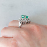 Anello vintage in oro bianco 14K con smeraldo (2ct ca.) e diamanti di taglio brillante (1.40ctw ca.), anni ‘60/‘70