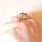 Anello vintage in oro giallo e bianco 8K con zaffiri (0.60ctw ca.) e diamanti, anni ‘80