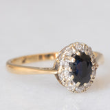 Anello a margherita vintage in oro giallo 9K con zaffiro (0.75ct ca.) e diamanti (0.10ctw ca.), anno 1981