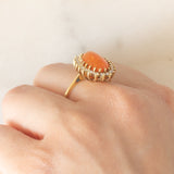 Anello a margherita vintage in oro giallo 14K con opale di fuoco sintetico e diamanti di taglio brillante (0.40ctw ca.), anni ‘80