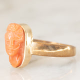 Bague vintage en or jaune 8 carats avec camée sur corail orange représentant un visage de femme, années 40/50
