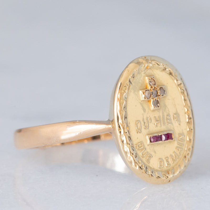 Anello “Plus qu’hier moins que demain” vintage in oro giallo 18K con diamanti e rubini