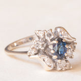 Vintage 18K white gold flower ring with sapphire (0.50ct approx.) and diamonds (0.24ctw approx.), 80s