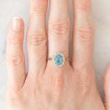 Anello a margherita vintage in oro giallo 9K con topazio azzurro (1.50ct ca.) e diamanti (0.10ctw ca.), anno 1988