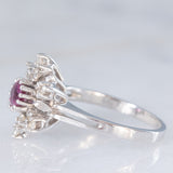 Anello a fiore vintage in oro bianco 14K con rubino (0.20ct ca.) e diamanti (0.20ctw ca.), anni ‘70