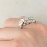 Anel Art Déco em ouro branco 14K com diamantes de lapidação antiga europeia (aprox. 0.90 ct), década de 30.