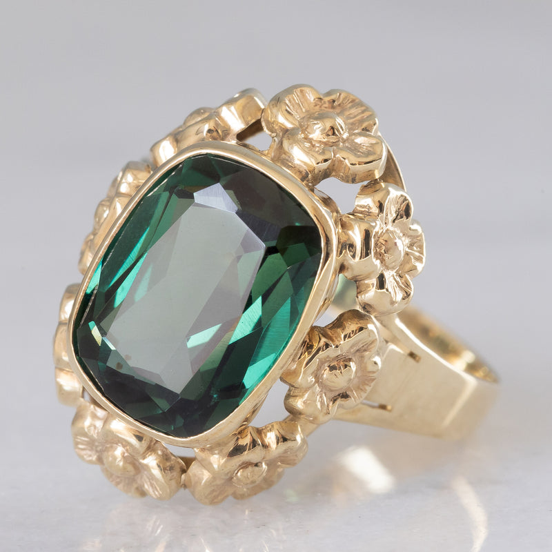 Anello da cocktail vintage in oro giallo 8K con spinello verde (3.80ct ca.), anni ‘70