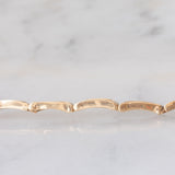 Braccialetto semirigido retrò in oro giallo 14K a argento con zaffiro (1ct ca.) e diamanti di taglio rosetta (0.36ctw ca.), anni ‘40/‘50